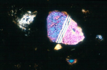 Clinopyroxene - Cross polarized light - Yemen